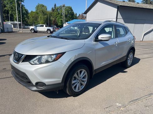 Used 2019 Nissan Rogue Sport SV FWD image 2