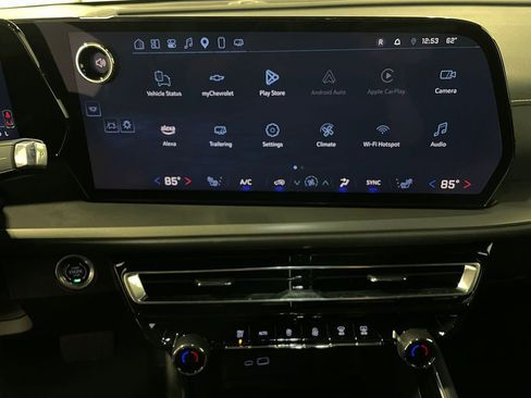 Used 2025 Chevrolet Traverse LT image 36