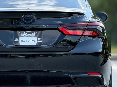 Used 2023 Toyota Camry SE w/ Cold Weather Package FWD image 17