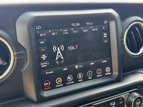 Used 2023 Jeep Wrangler Unlimited Sahara AWD/4WD image 18