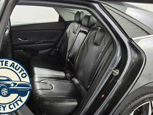 Used 2023 Hyundai Elantra Limited w/ Preferred Accessory Package image 25