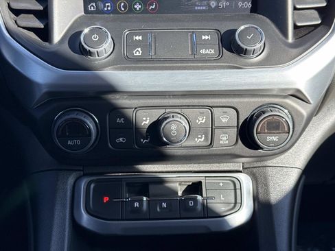 Used 2022 GMC Acadia SLE w/ Driver Convenience Package image 5