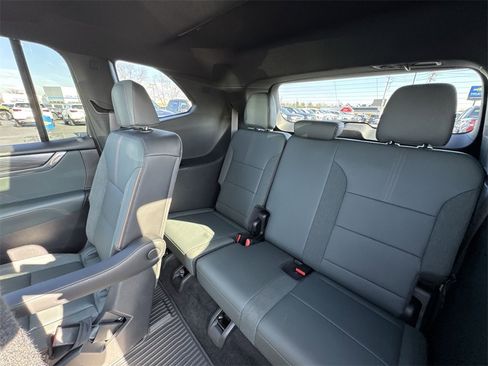 Used 2025 GMC Acadia AT4 image 24