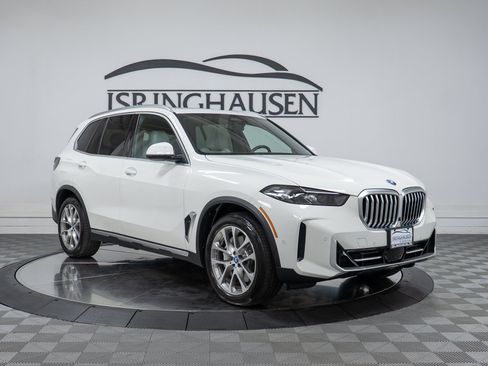 Used 2024 BMW X5 xDrive50e AWD/4WD image 3