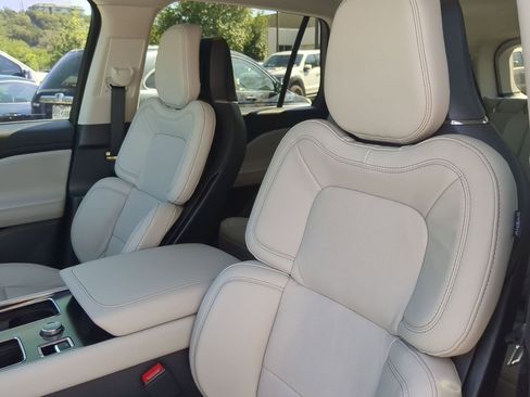 Used 2026 Lincoln Aviator Reserve AWD/4WD image 11