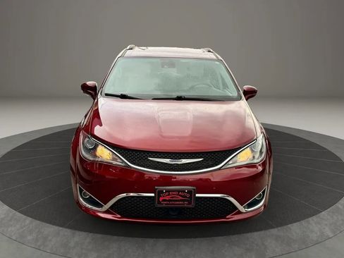 Used 2020 Chrysler Pacifica Touring-L Plus image 2