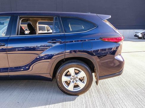 Used 2023 Toyota Highlander LE AWD/4WD image 8