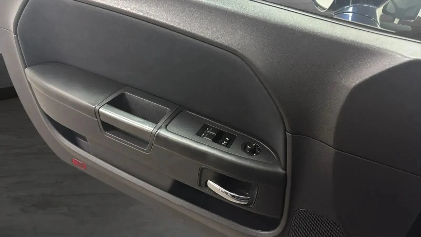 Used 2014 Dodge Challenger SXT RWD image 13