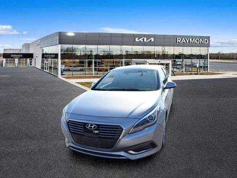 Used 2016 Hyundai Sonata Limited w/ Option Group 02 FWD image 7