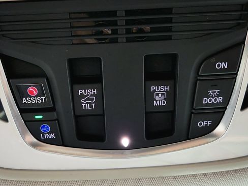Used 2023 Acura MDX SH-AWD w/ Technology Package image 21