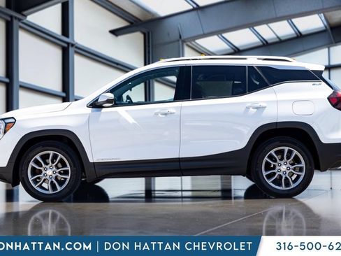 Used 2022 GMC Terrain SLT AWD/4WD image 2