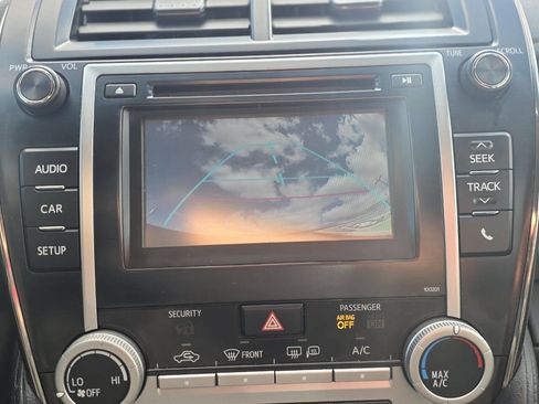 Used 2014 Toyota Camry SE image 18