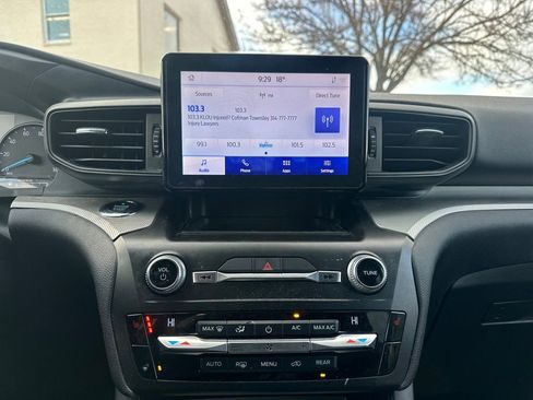 Used 2020 Ford Explorer XLT w/ Comfort Package image 17