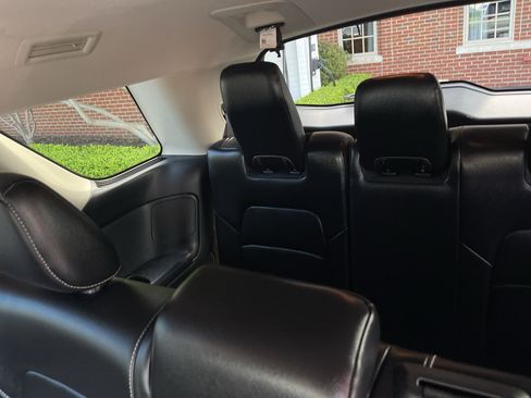 Used 2023 Nissan Pathfinder SL AWD/4WD image 28