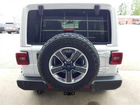 Used 2019 Jeep Wrangler Unlimited Sahara AWD/4WD image 9