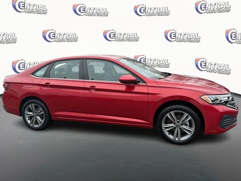 Used 2023 Volkswagen Jetta SE image 4