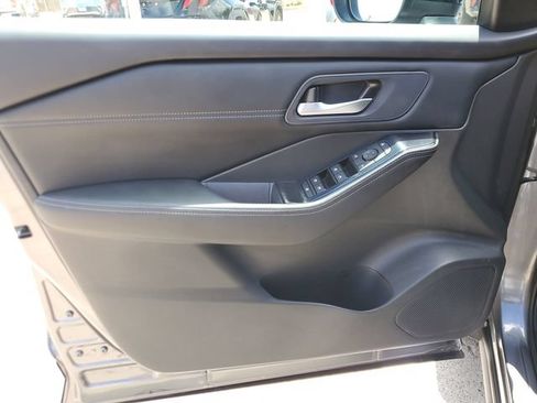 Used 2026 Nissan Rogue SL FWD image 17