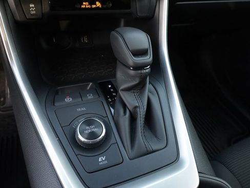 Used 2025 Toyota RAV4 LE image 22