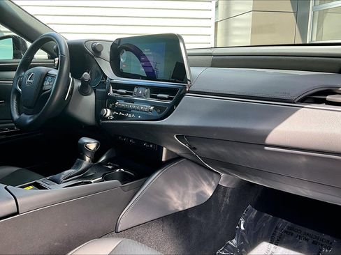 Used 2024 Lexus ES 350 w/ Premium Package image 16