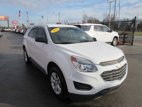 Used 2017 Chevrolet Equinox LS image 3