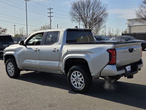 Used 2024 Toyota Tacoma SR5 image 3