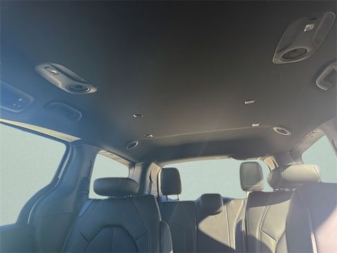 New 2026 Chrysler Pacifica Select image 15