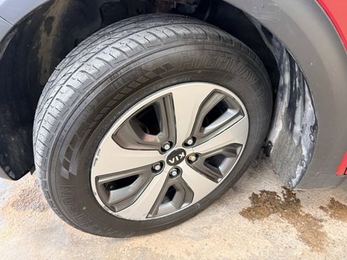 Used 2018 Kia Niro LX FWD image 4