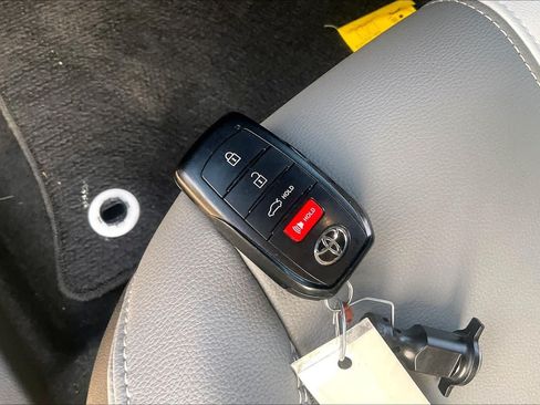 Used 2026 Toyota Camry SE FWD image 14