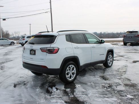 Used 2024 Jeep Compass Latitude AWD/4WD image 9