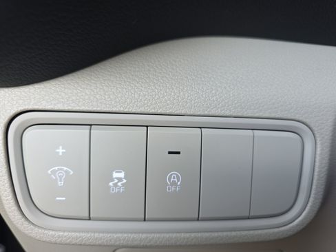 Certified 2025 Kia Soul LX w/ LX Technology Package FWD image 25