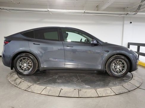 Used 2020 Tesla Model Y Long Range image 13