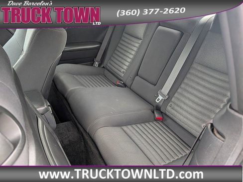 Used 2013 Dodge Challenger SXT image 17