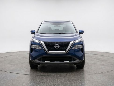 Used 2025 Nissan Rogue SV FWD image 2