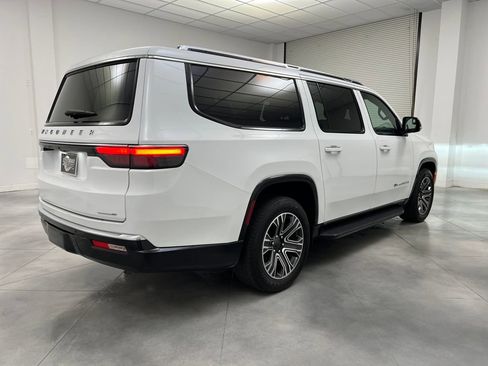 Used 2024 Jeep Wagoneer L Series II image 7