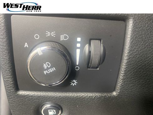 Used 2015 Jeep Grand Cherokee Limited w/ Luxury Group II image 13