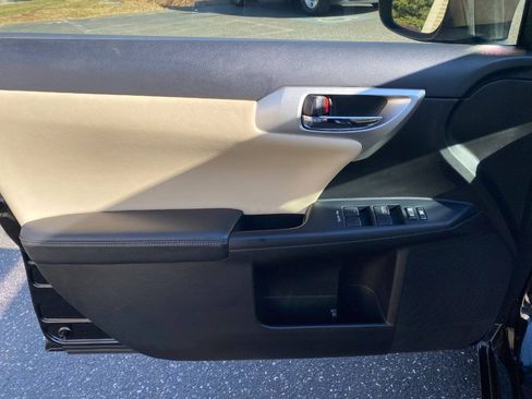 Used 2013 Lexus CT 200h w/ Premium Pkg w/Navigation FWD image 11