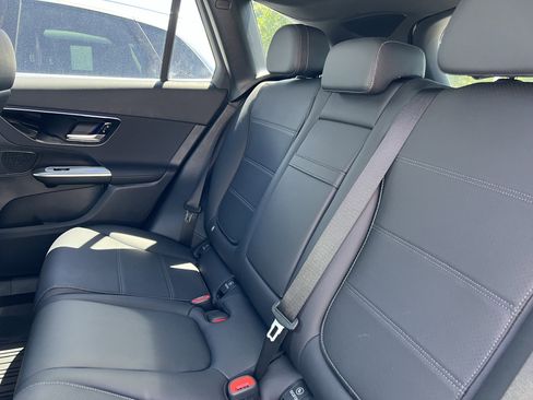 Used 2025 Mercedes-Benz GLC 350e 4MATIC image 33