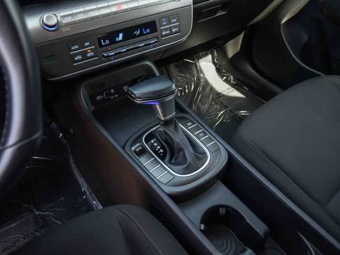 Used 2024 Hyundai Kona SEL image 19