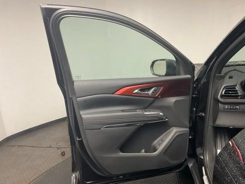 New 2026 Chevrolet Traverse Z71 w/ Driver Confidence Package AWD/4WD image 9