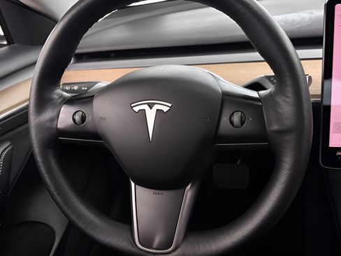 Used 2022 Tesla Model 3 Long Range AWD/4WD image 12