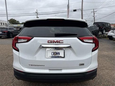Used 2022 GMC Terrain SLE image 8