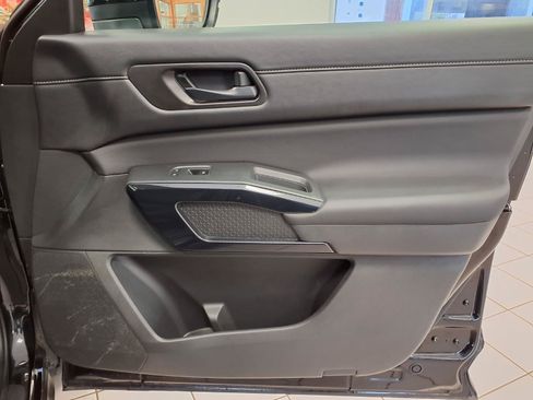 Used 2025 Nissan Pathfinder SV AWD/4WD image 11