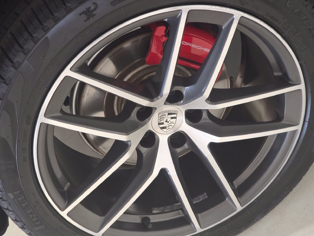 Certified 2026 Porsche Macan AWD/4WD image 18