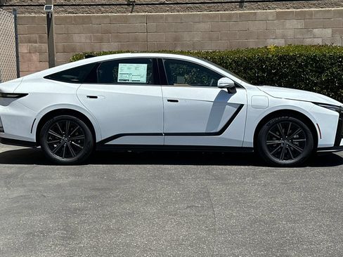 New 2026 Lexus ES 350e w/ Convenience Package FWD image 3