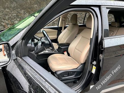 Used 2023 Ford Explorer XLT w/ Equipment Group 202A RWD image 22