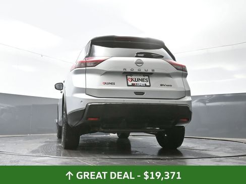 Used 2024 Nissan Rogue SV image 58