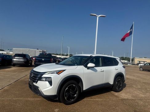 Certified 2024 Nissan Rogue SV AWD/4WD image 8
