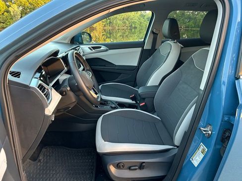 Used 2025 Volkswagen Taos SE image 14