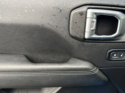 Used 2022 Jeep Wrangler Unlimited Sahara 4xe image 10