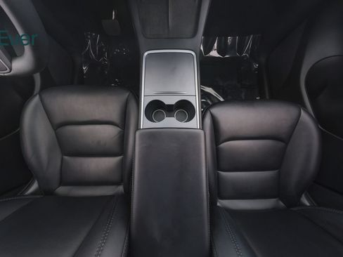 Used 2021 Tesla Model Y Long Range AWD/4WD image 27